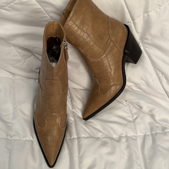 Tan Croc-Embossed Ankle Boots 🥾 nasty gal - Picture 2 of 12